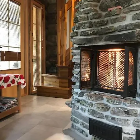 Elegant And Cosy Log Aurora Apartment Äkäslompolo