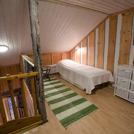 Elegant And Cosy Log Aurora